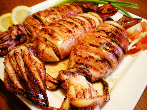 Ang-dtray-meuk-grilled-squid